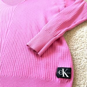 Calvin Klein Women's V-Neck Sweater in Pink